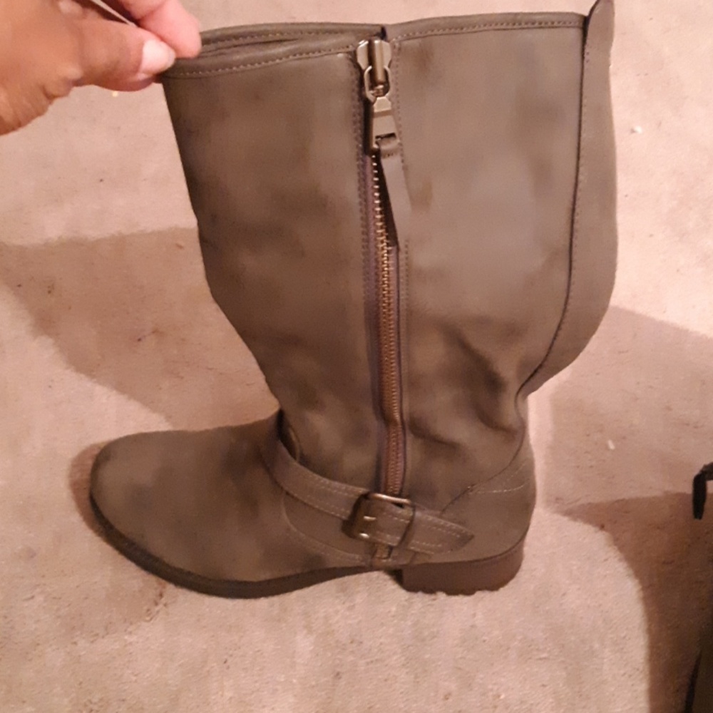 Nice Comfy Boots - image 3